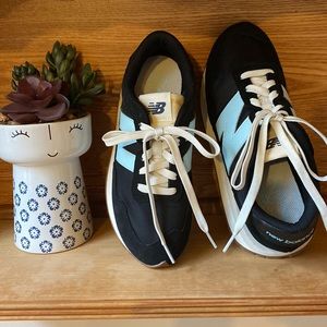 New Balance Women's 237 V1 Classic Sneaker